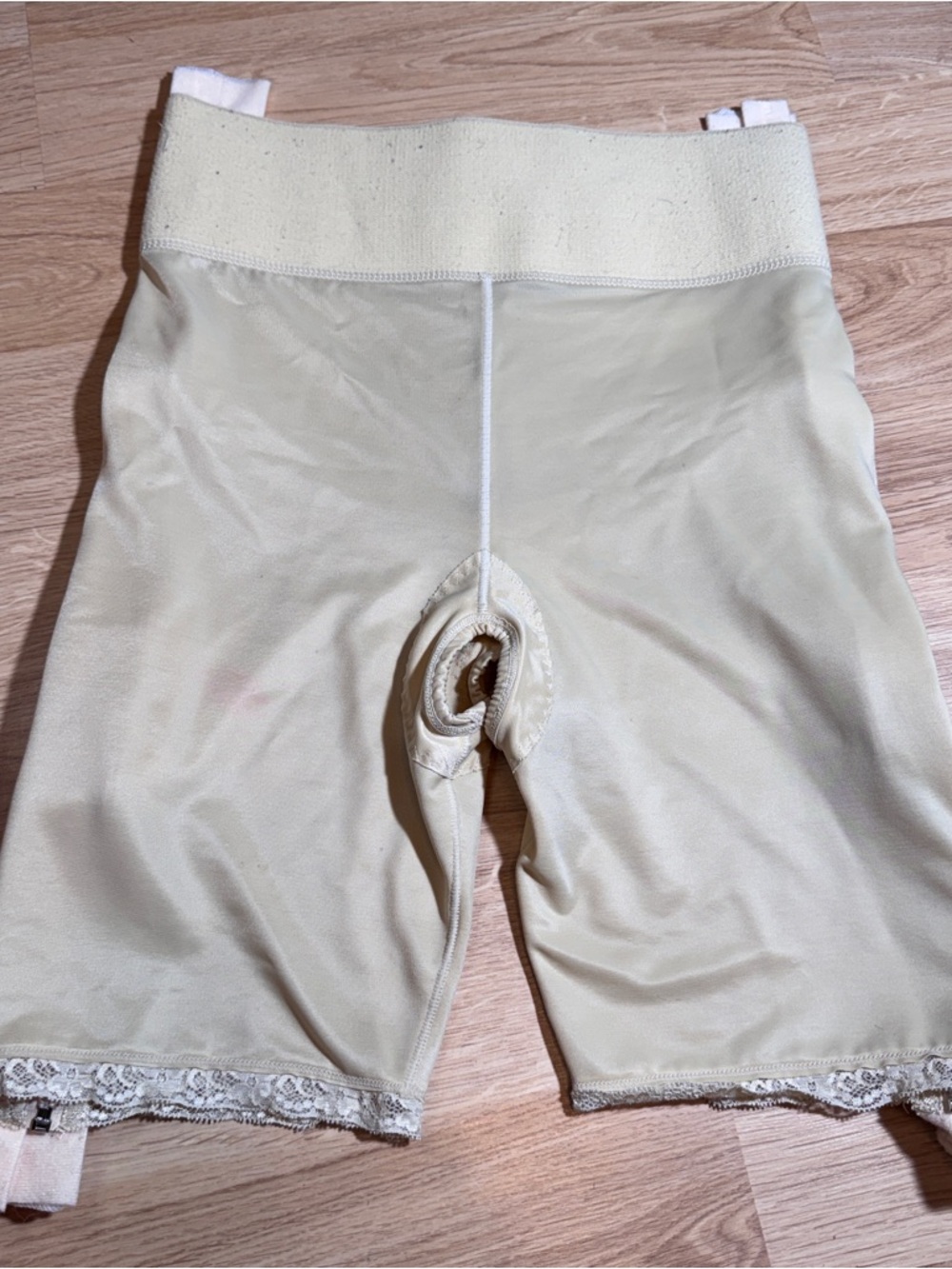High-Waist Shaping Short in Light Cream